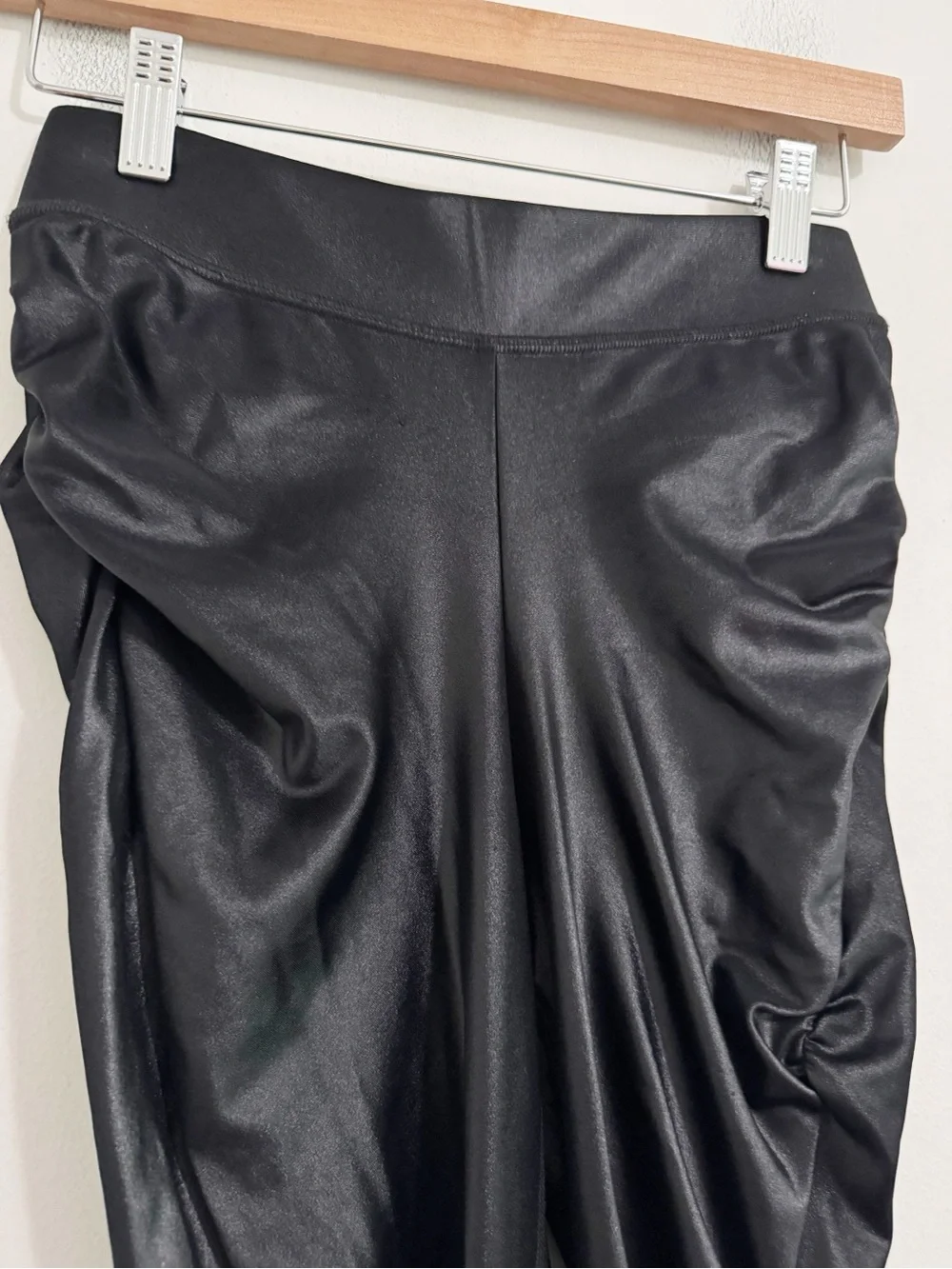 ALO Yoga Cinched Leg Black Shine Leggings Small